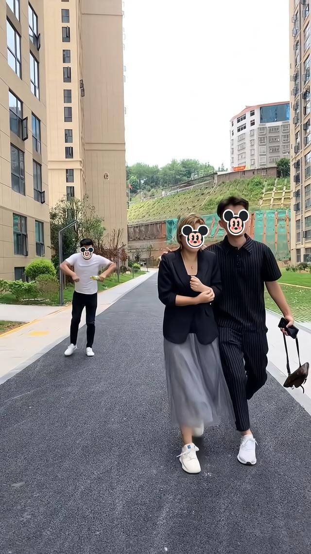 原创            女子去参加同学聚会时身体不适，男同学主动送她回家，遭老公误会-女人参加同学聚会的心理