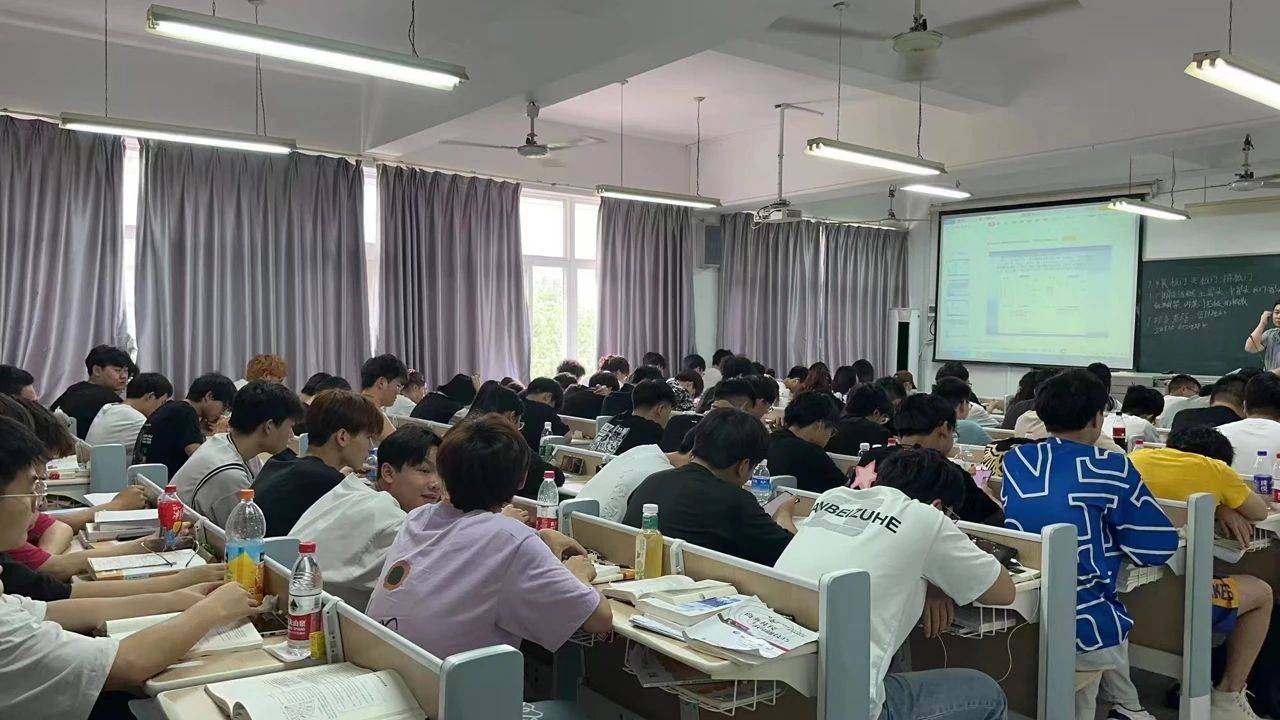 武汉轻工大学 校内图片