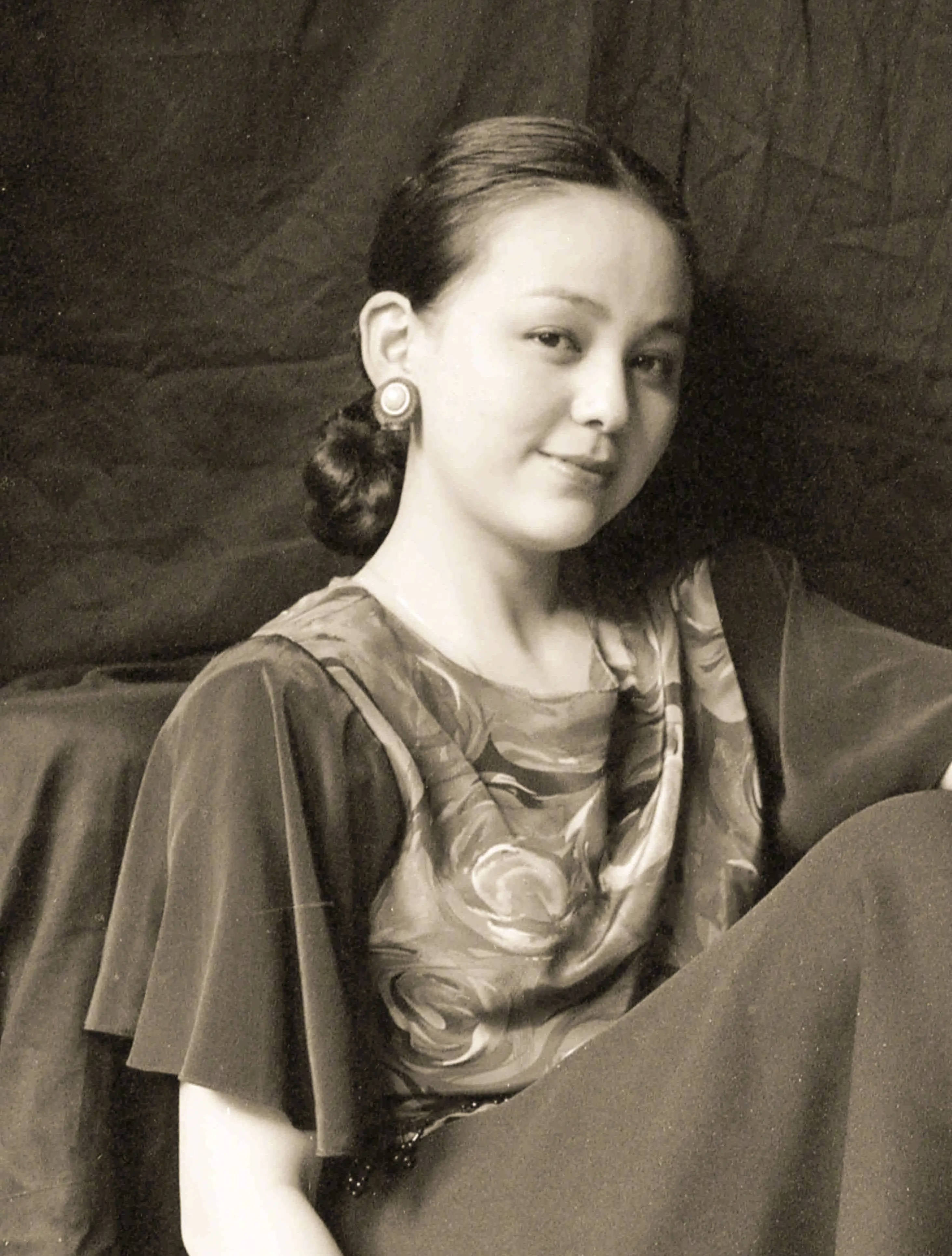王琳晒出22岁的自己 双眼灵动宛如画中美人-搜狐大视野-搜狐新闻