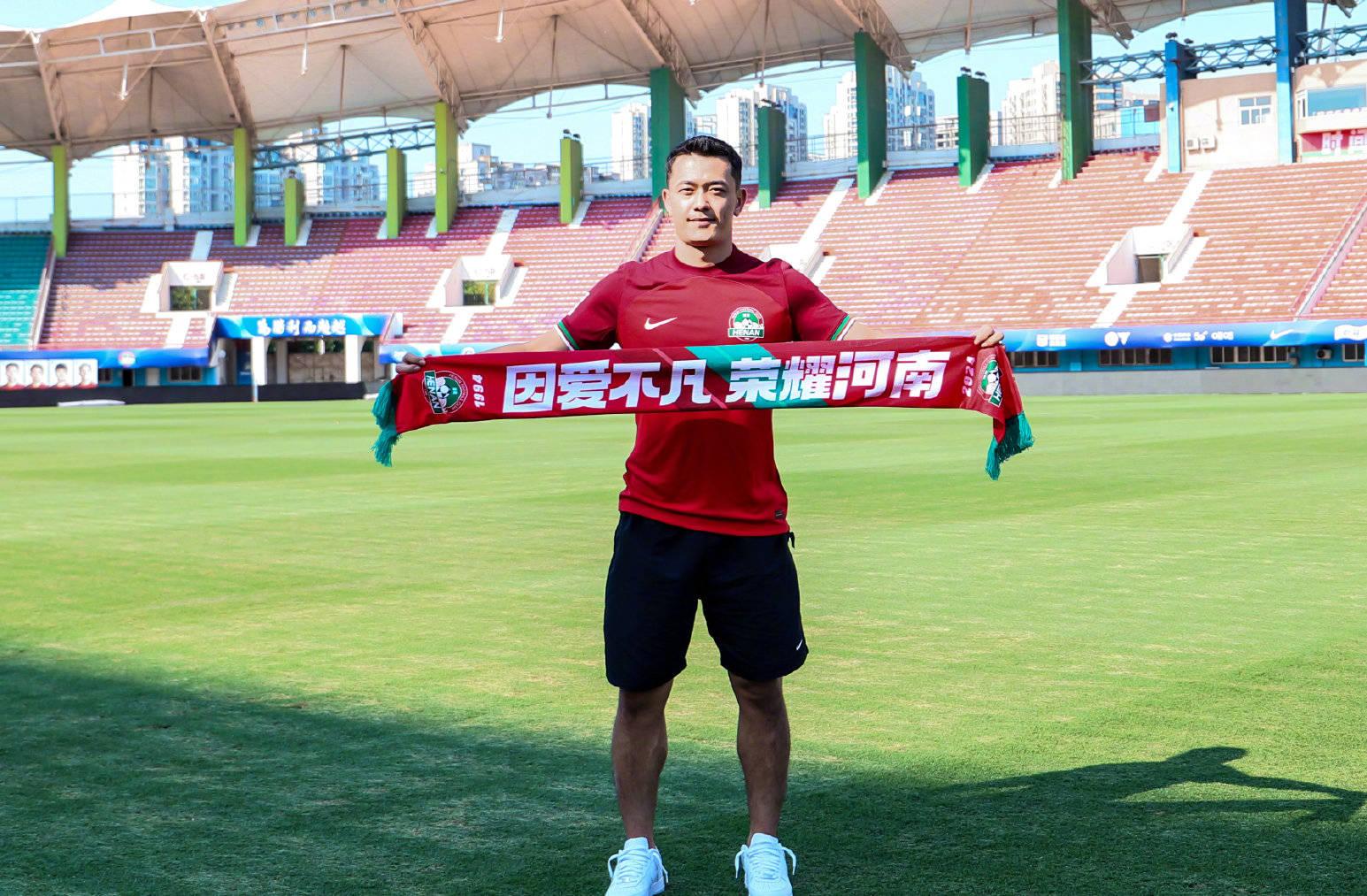 河南队已收到了坏消息,球队的主力右后卫刘易鑫骨裂