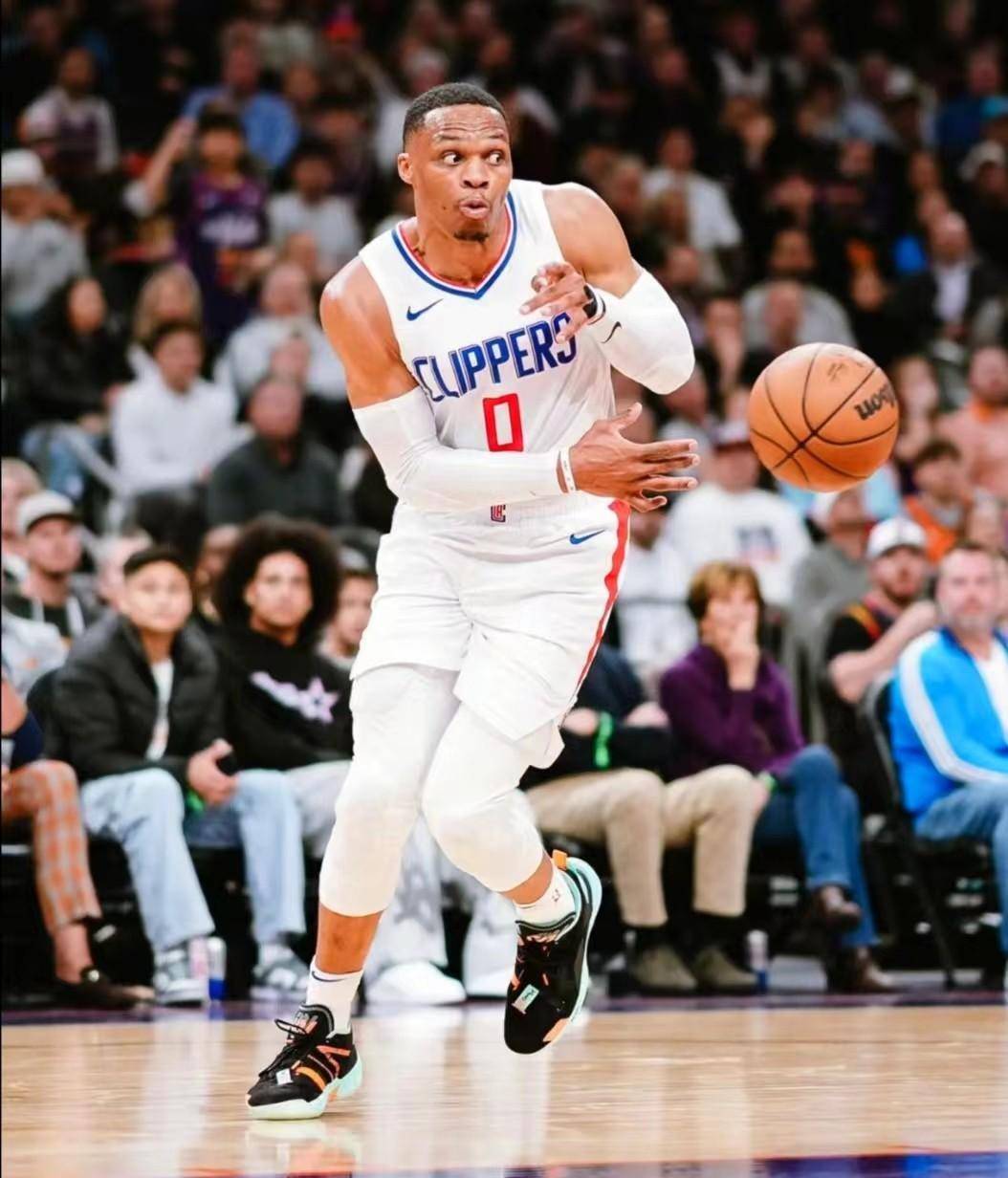 安吉大手笔为绿军交换来三巨头,如今他开始为爵士进行掠夺计划