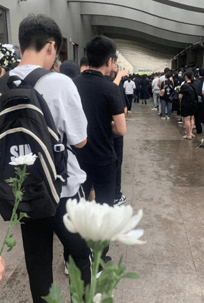 李晟医生遗体告别仪式，公开现场送别图太催泪，骨灰安葬地曝光-李晟专访