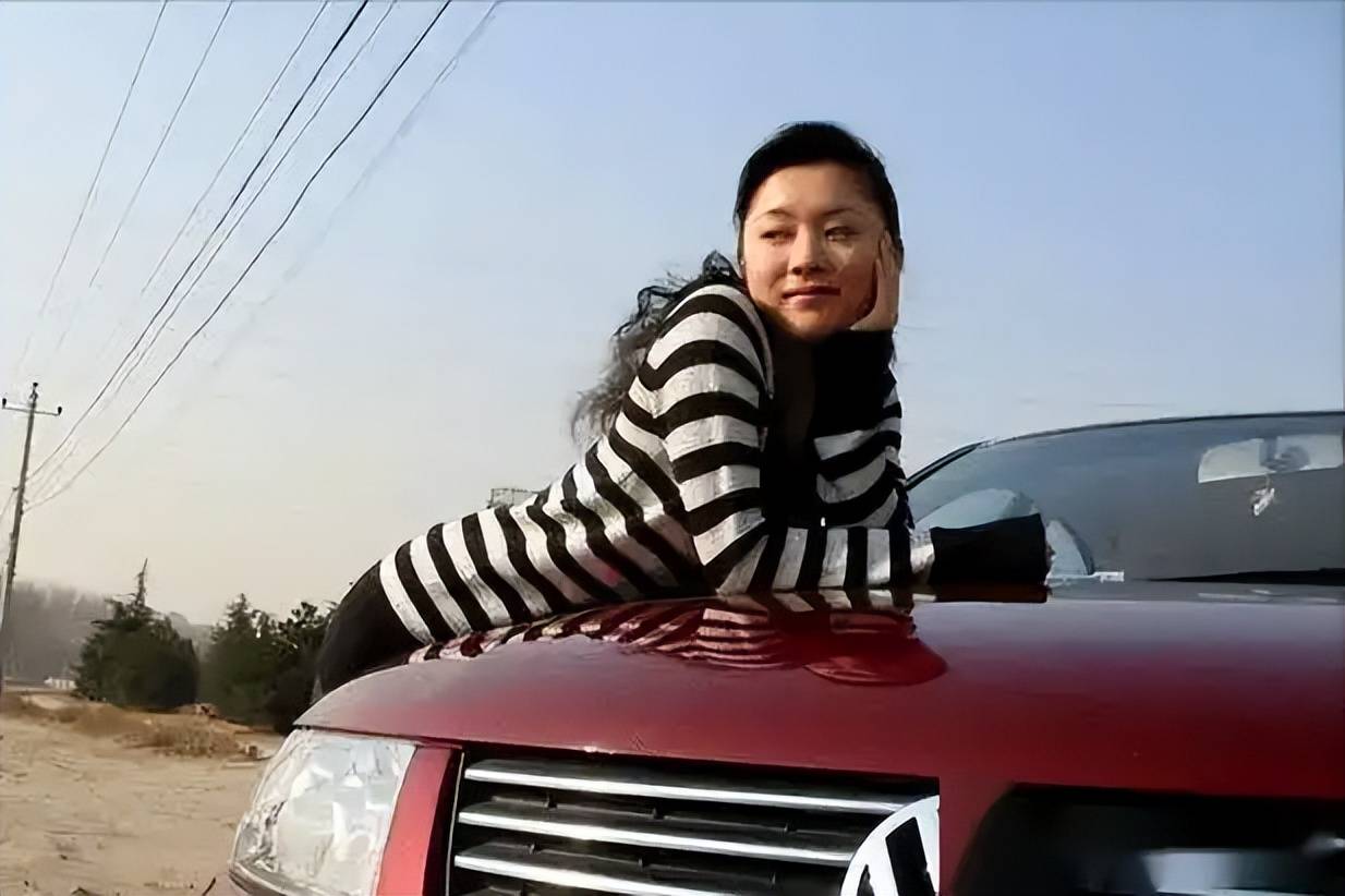 很明显紫凝一直以来都非常尊重自己所从事行业,并且用行动向外界证明