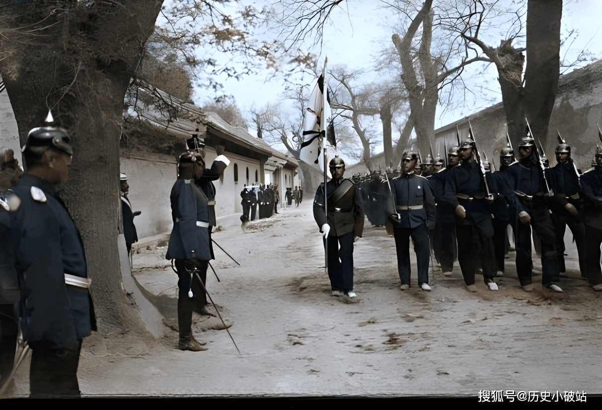 清末老照片从黑白到彩色:紫禁城外八国联军军营;裕庚和他的女儿