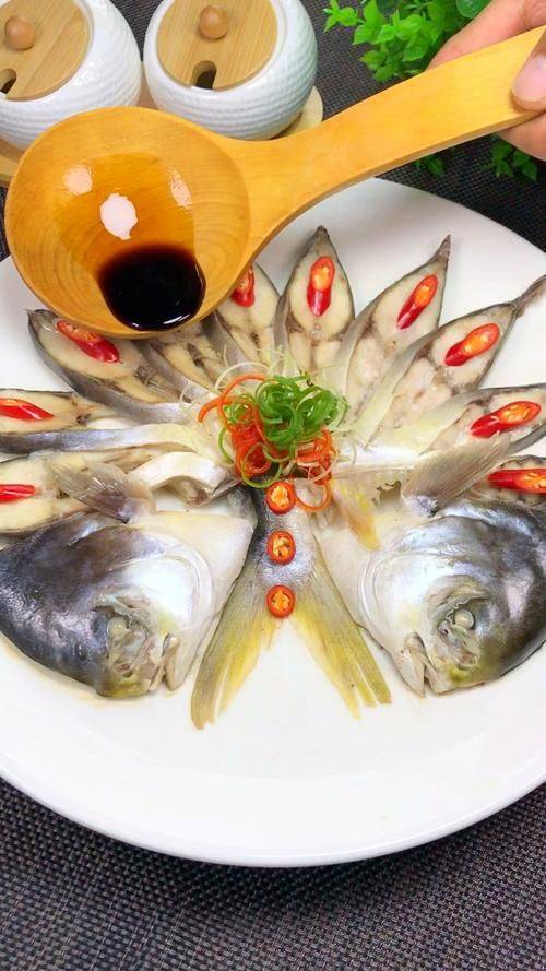 清蒸金鲳鱼,肉质细嫩,口感鲜美,营养满分