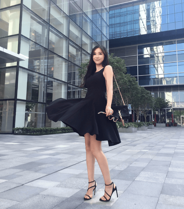 周玲安始终没有把自己局限在演员这一条路的框框里,而是选择不停的