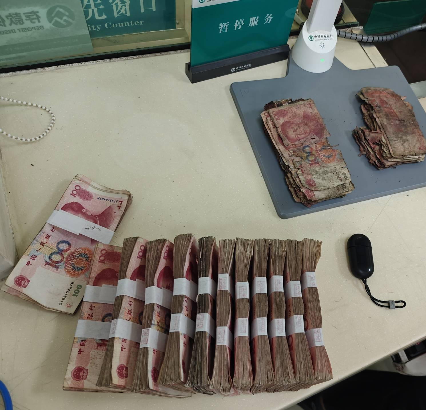 农行曹县庄寨支行:14万浸水人民币"焕新记"