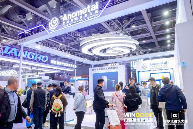 安美特以"荷叶效应"为灵感,采用独家技术在氧化铝板表面生成一种产生