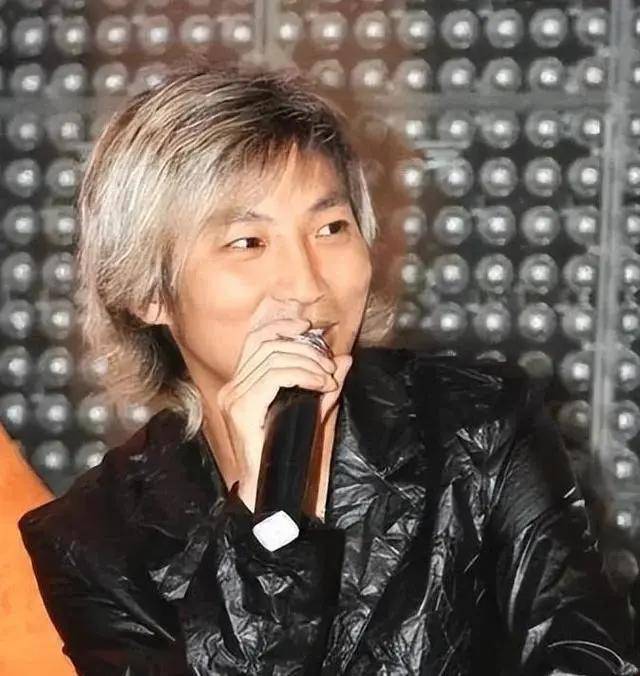 陈少华:因拒绝给伴舞签名,被砍掉下巴毁容,如今沦落卖马桶谋生