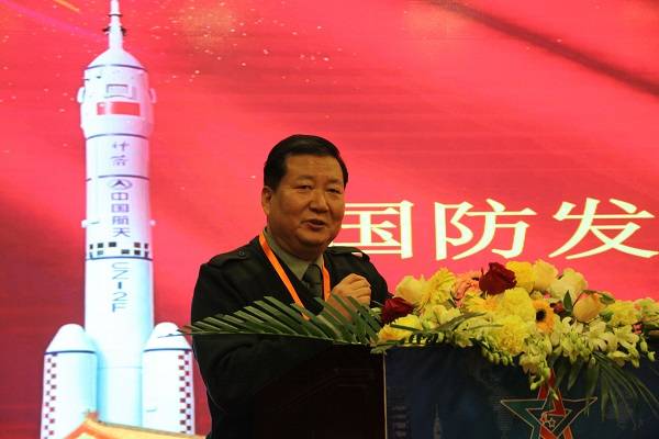 他是南海舰队第六任政委,58岁任总后勤部政委,63岁升上将,今年86岁