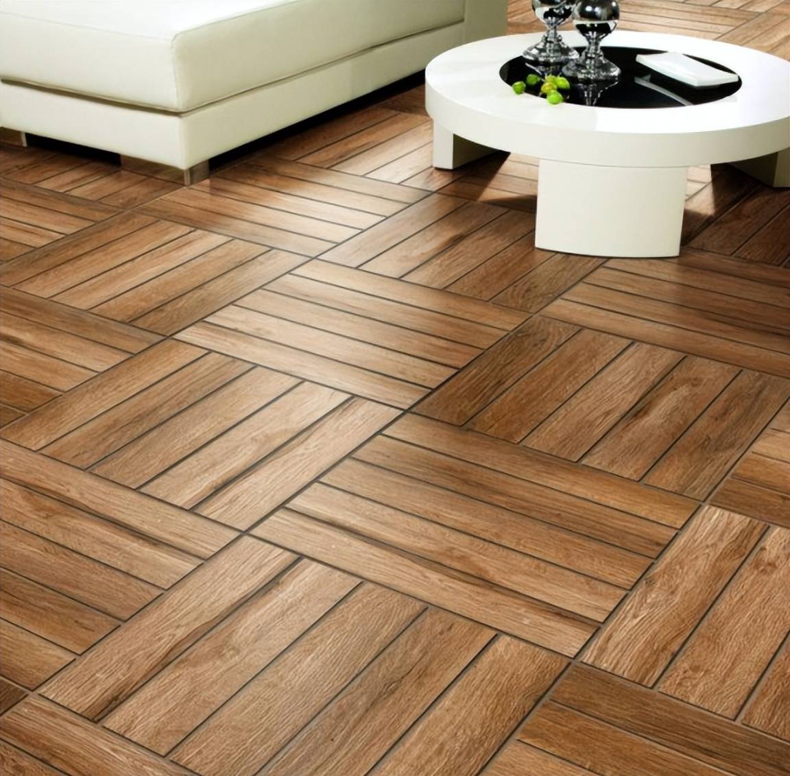 家庭装修别再用木地板了,现在有钱人都用这种材料,经济又实惠