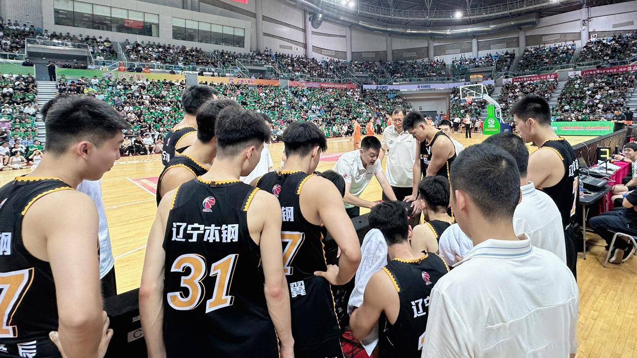 辽篮再负上海,热身赛1胜2负收官,韩德君14分,张陈治锋4分