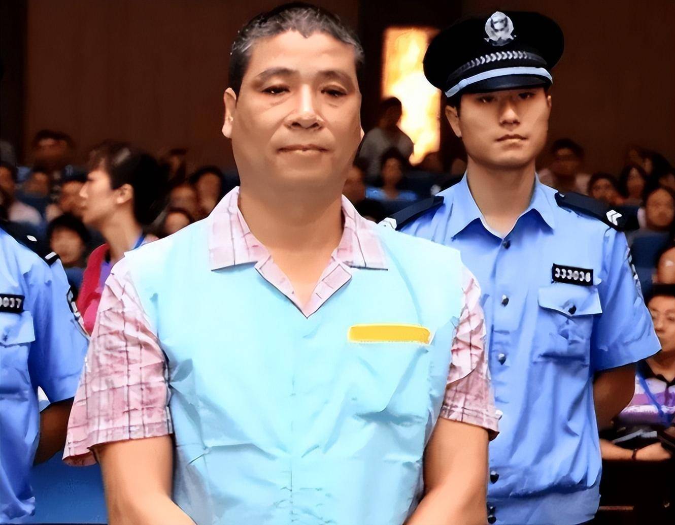 "温州女富商"胡洁有多狠前夫刚因贪入狱,她后脚带娃嫁周立波_杨胜华