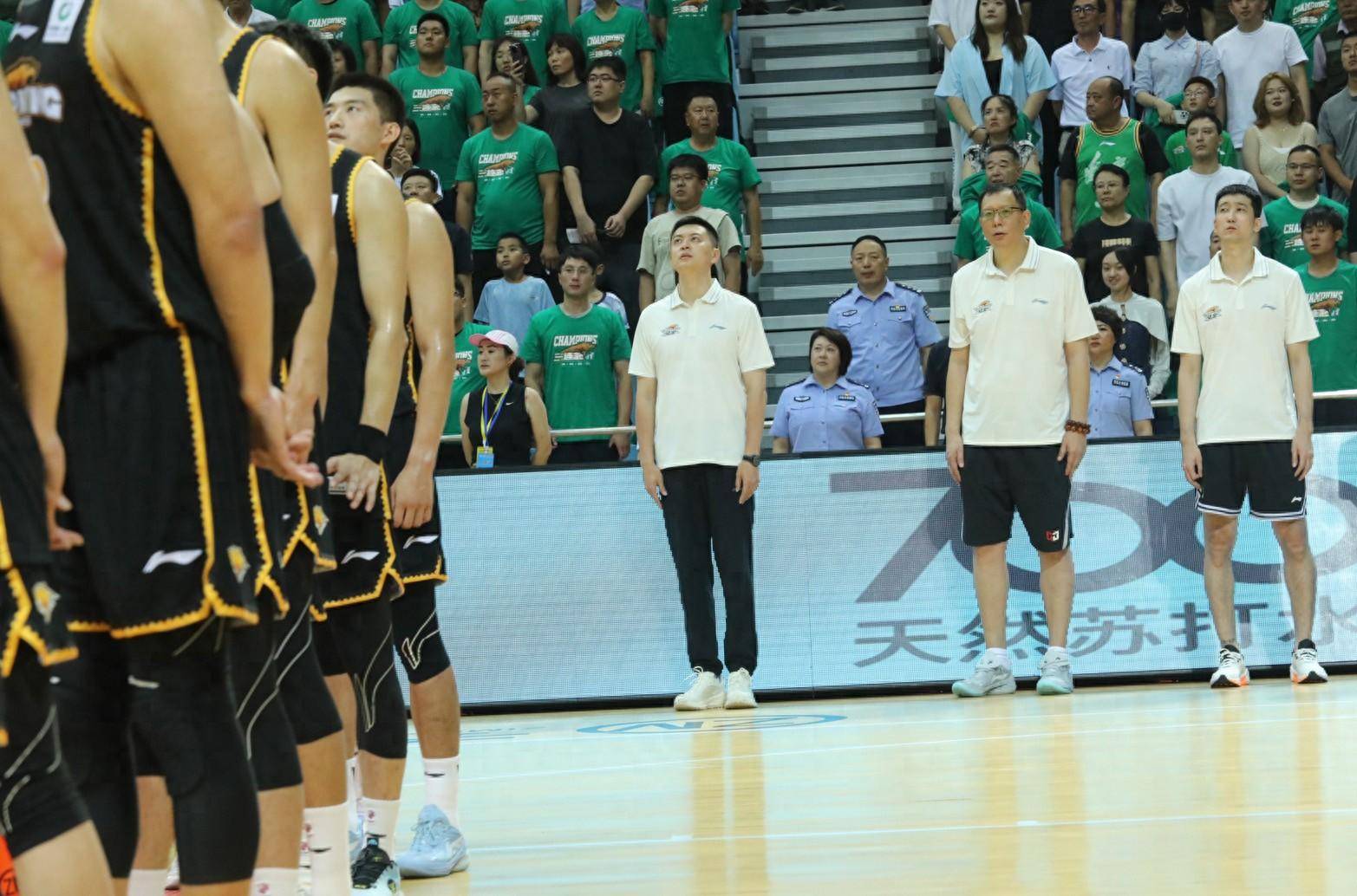 辽篮再负上海,热身赛1胜2负收官,韩德君14分,张陈治锋4分