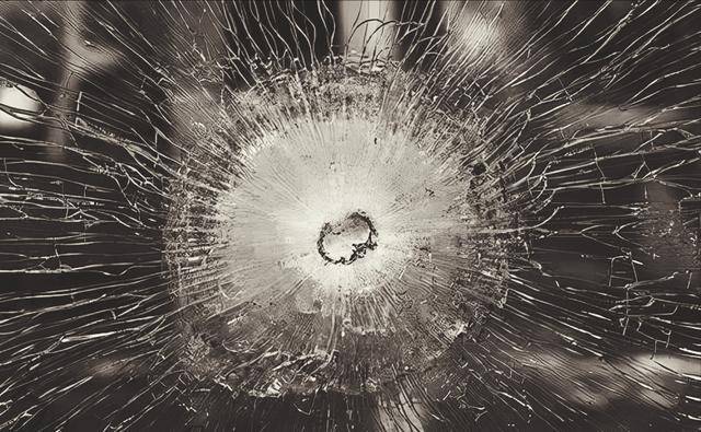 既然在枪支来源找不到切入点,专家们便开始从子弹的射出方位以及枪手