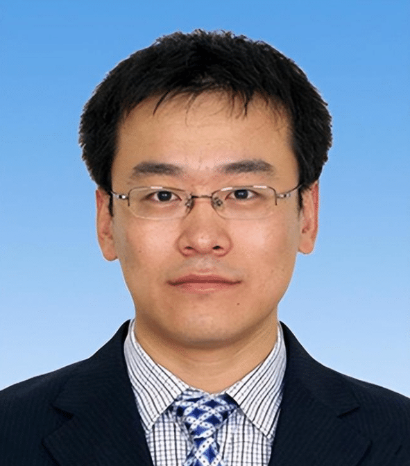 他是现任喀什市委书记,85年出生,清华毕业后造福边疆,前途无量