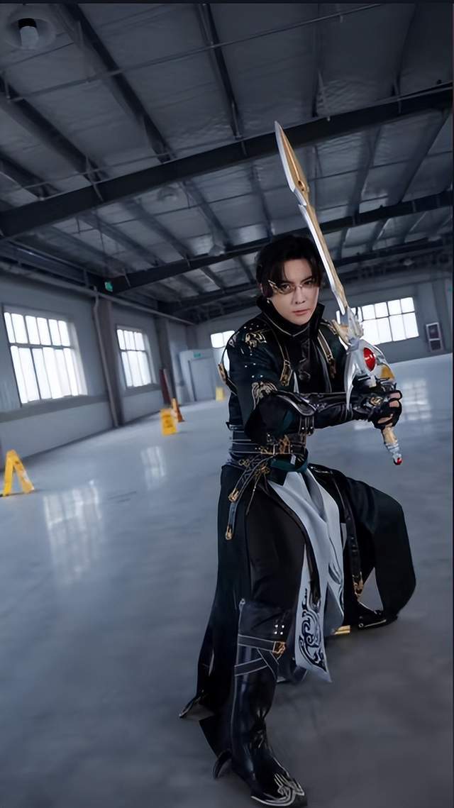 唐禹哲14年后再演《铠甲勇士》,近10万条00后留言差点把我气岔气