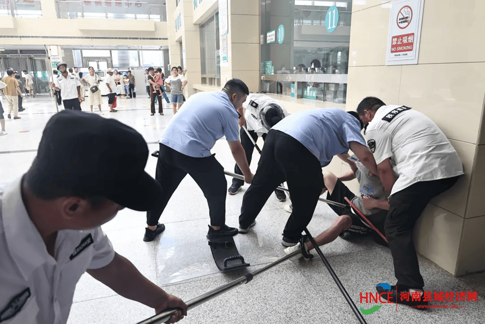 夏邑县第二人民医院开展反恐防暴应急演练