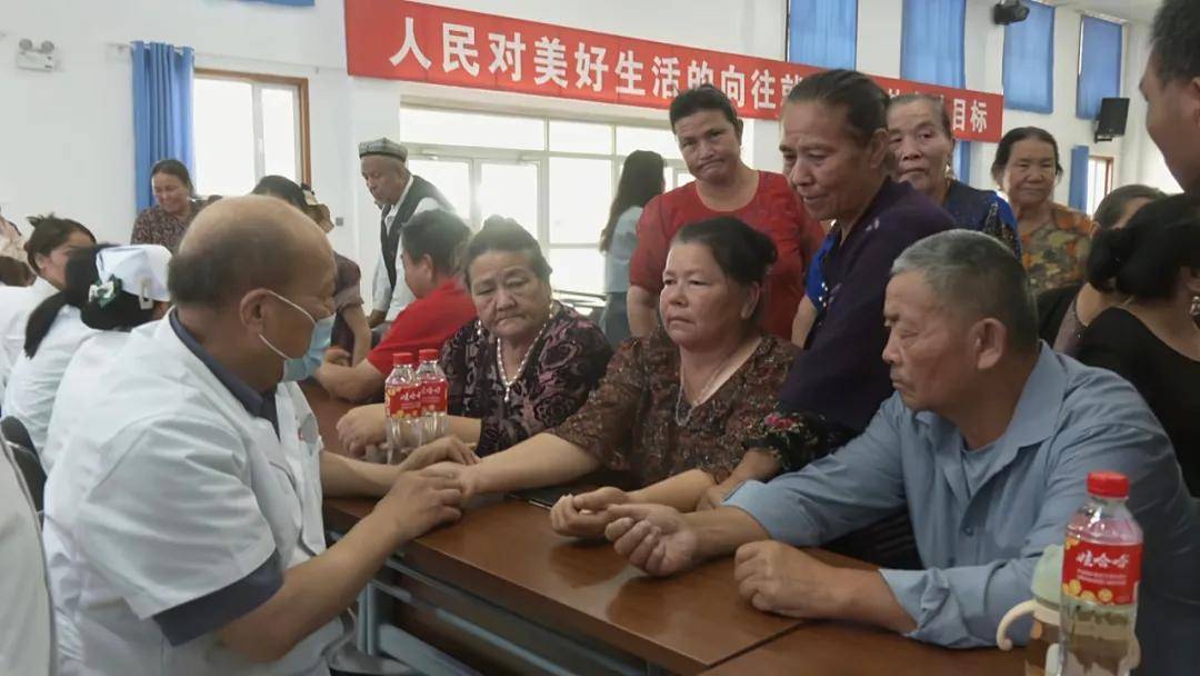 医路同行进家门 爱心义诊零距离