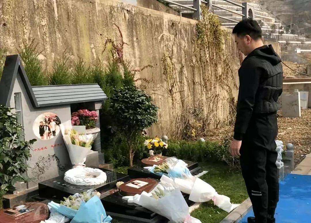 林生斌:二婚生女后远赴澳洲,6月携妻子回国祭拜前妻