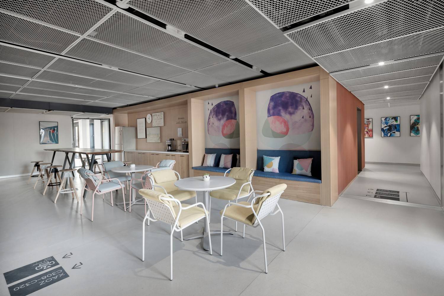 创意的空间布局走进 officezip,首先映入眼帘的是其富有创意的空间