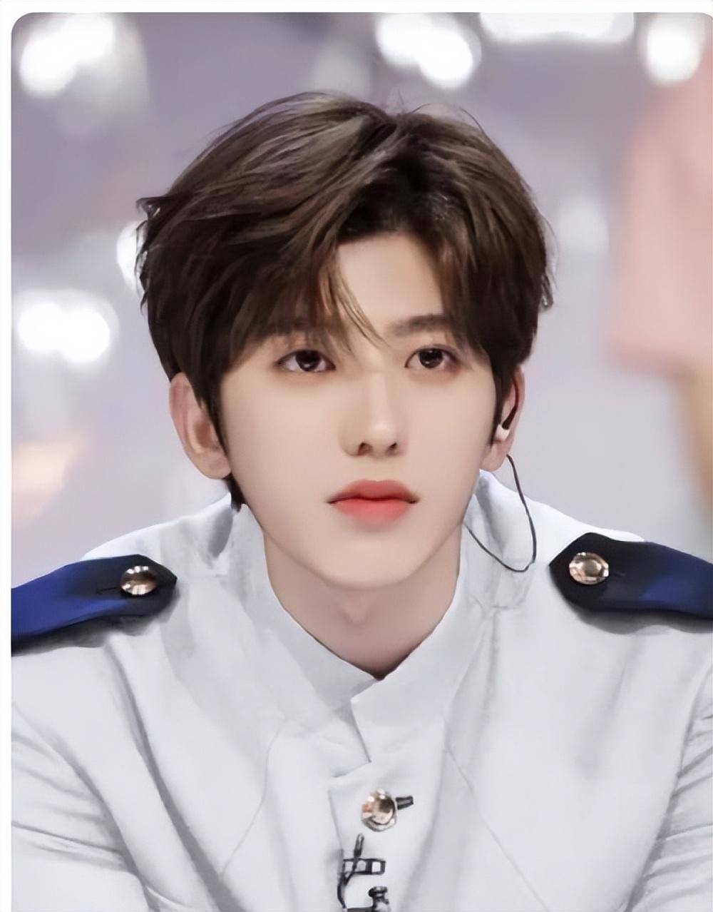 却拿不出一首像样的代表作,这7位明星有点太尴尬_蔡徐坤_华晨宇_超越