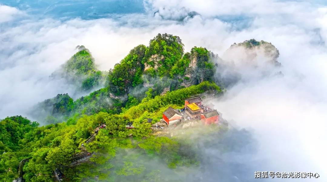 陈金武摄影作品展 | 用航拍观赏武当山