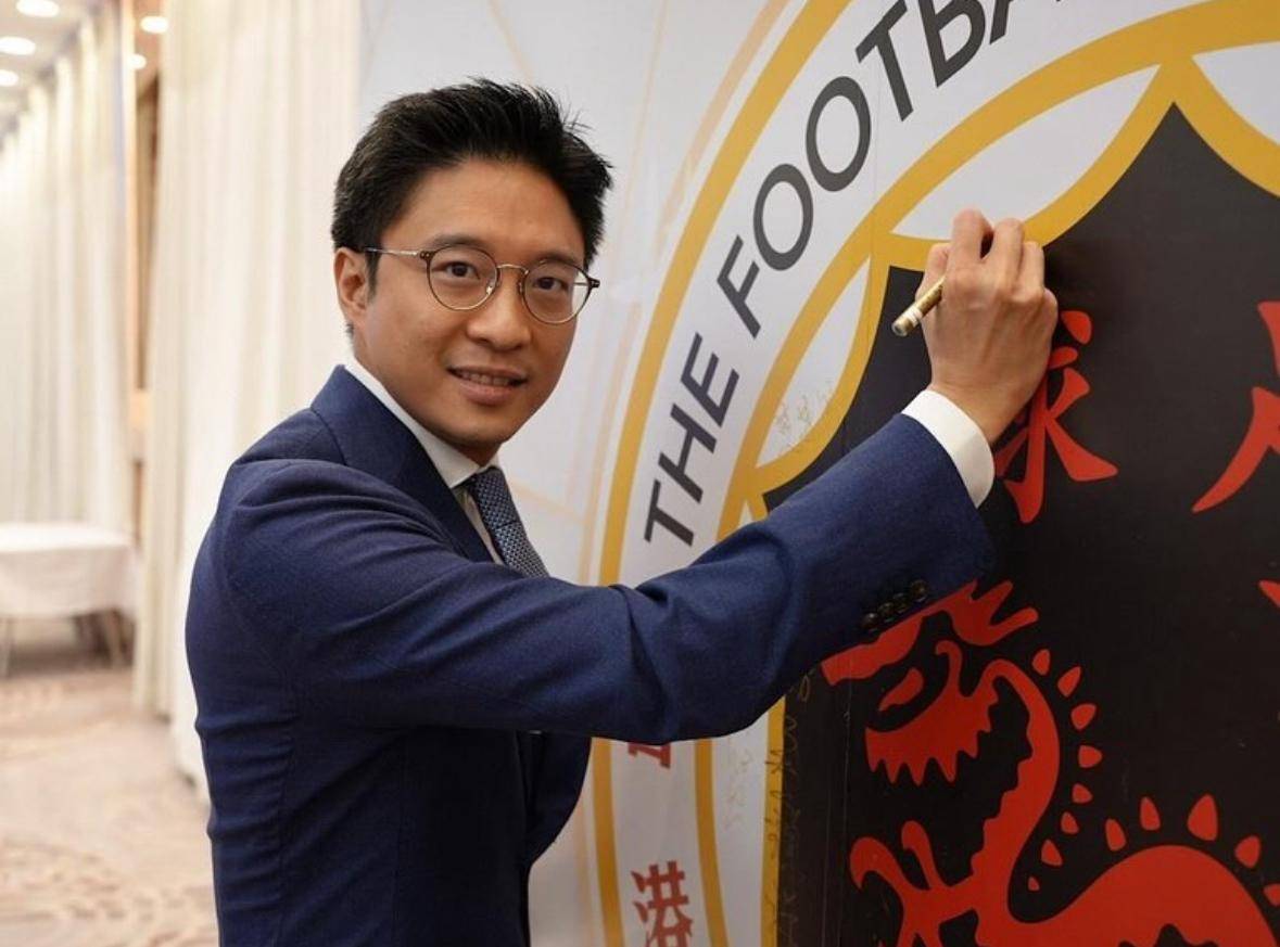 霍启刚夫妇现场看奥运比赛,霍启山也在场,护送嫂子入席温柔体贴