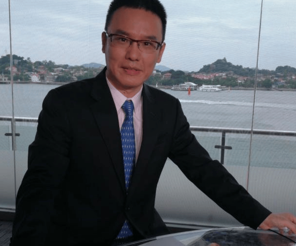 央视著名主持人张羽:工作26年零失误,当红时离职去当名企副总裁