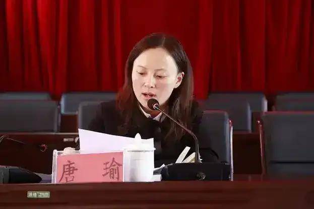 她中专毕业教书9年,从小学教师成长为副县长,仅用6年,现被查!