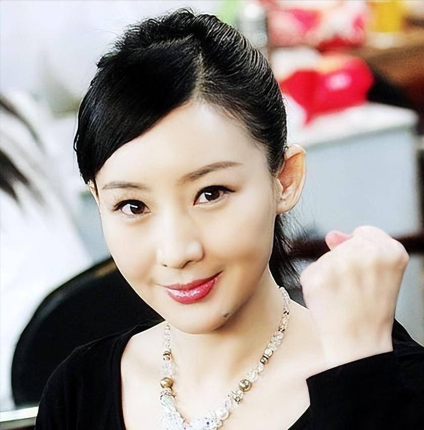 买宝瑶:女大十八变,父亲孙楠闪婚9年终散场,演员梦如今被继母打碎