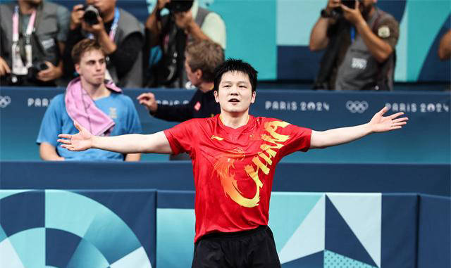 樊振东的忠实粉丝,韩国美女一姐徐孝元晒出了两人的合影,再度表达了对