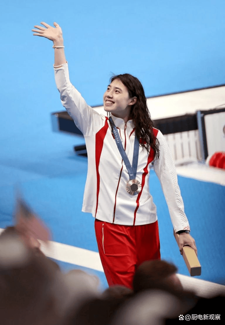 森歌品牌代言人张雨霏:笑对挑战,刷新中国游泳纪录