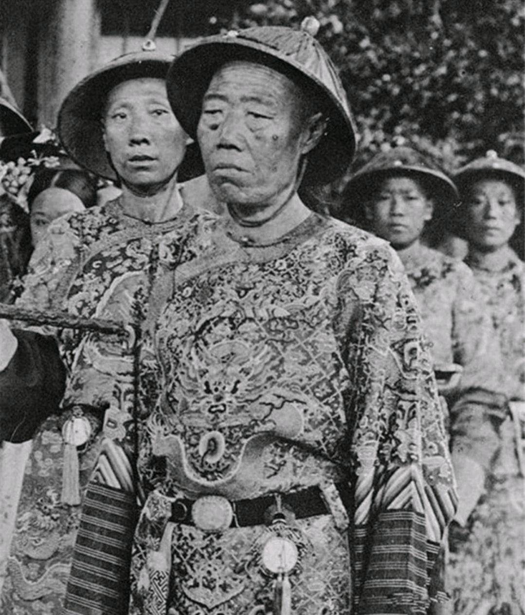 李莲英:从贫寒少年到慈禧身边的"梳头太监"