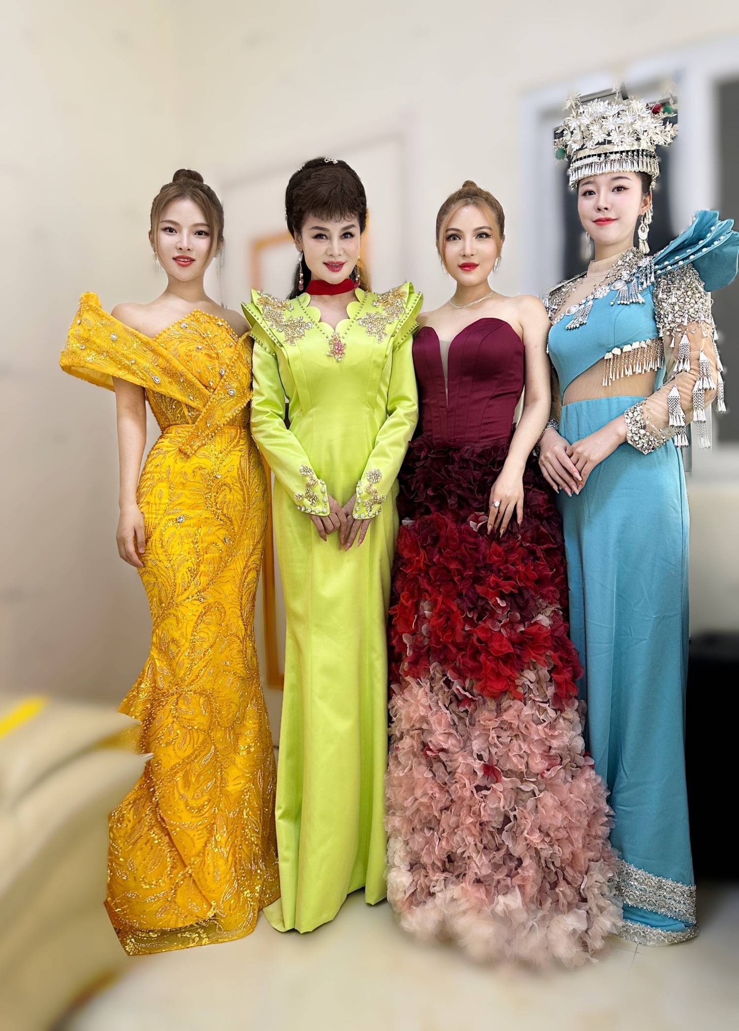 张友凤,友凤荣获cctv央视节目年度最佳民歌女歌手奖