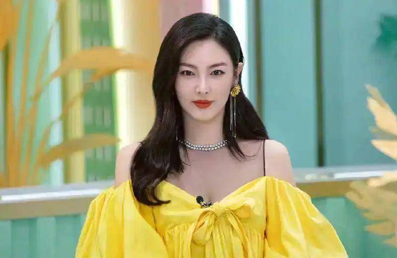 中国胸围最大的女明星排行榜,第一名胸围高达95cm!