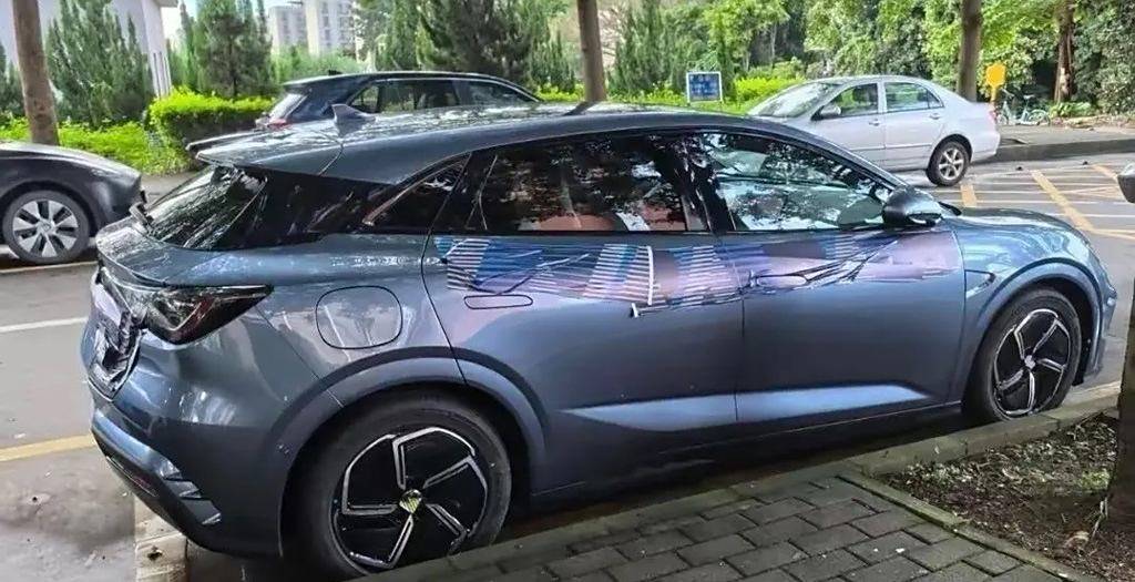 8月30日成都车展亮相,海豹06 GT尾标采用“BYD”,续航可达605km_搜狐汽车_搜狐网