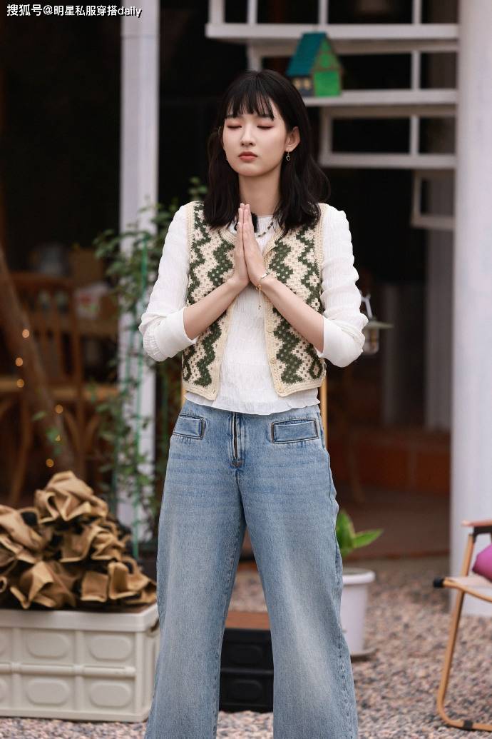 看了王玉雯4套穿搭,才发现,"短t恤 半裙"显高显瘦身材比例好