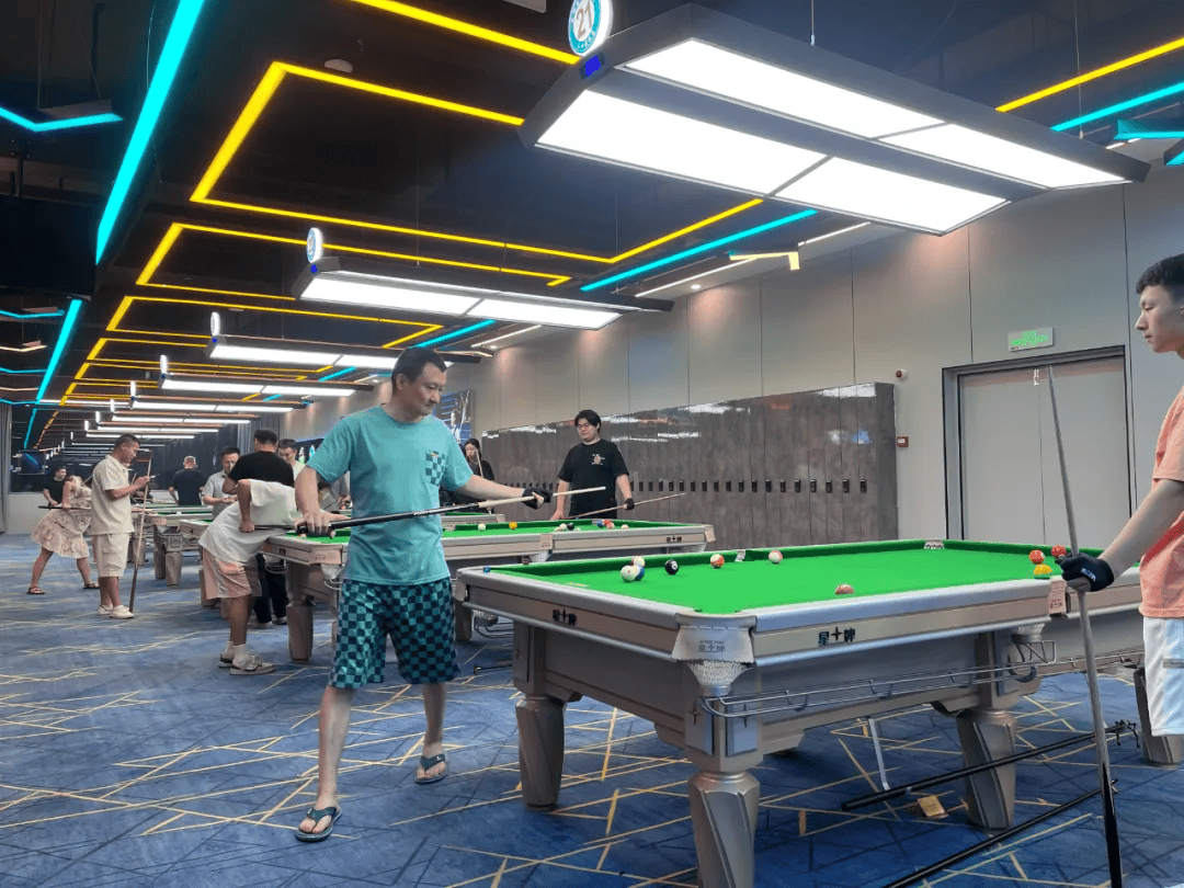 自从玉山和星牌开始办比赛,打造台球文化城,玉山的台球俱乐部就更多了