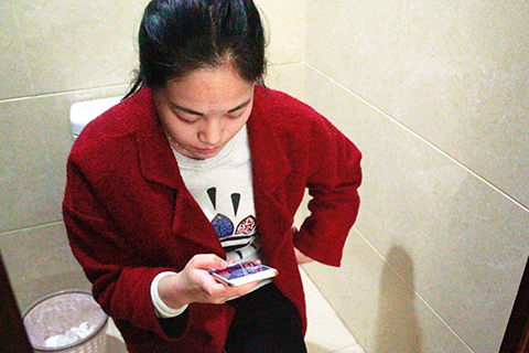经常上厕所玩手机的人,不出一个月,"麻烦事"可能会陆续到来