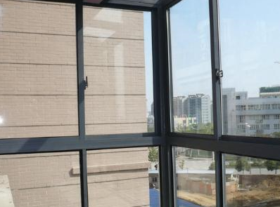 封阳台窗户什么样式好,看成都双流刘姐封阳台施工日记