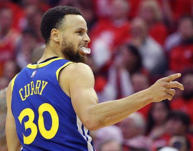 库蜜怒喷詹蜜:库里让詹姆斯少拿个铜牌,那些喷库里的,来磕一个