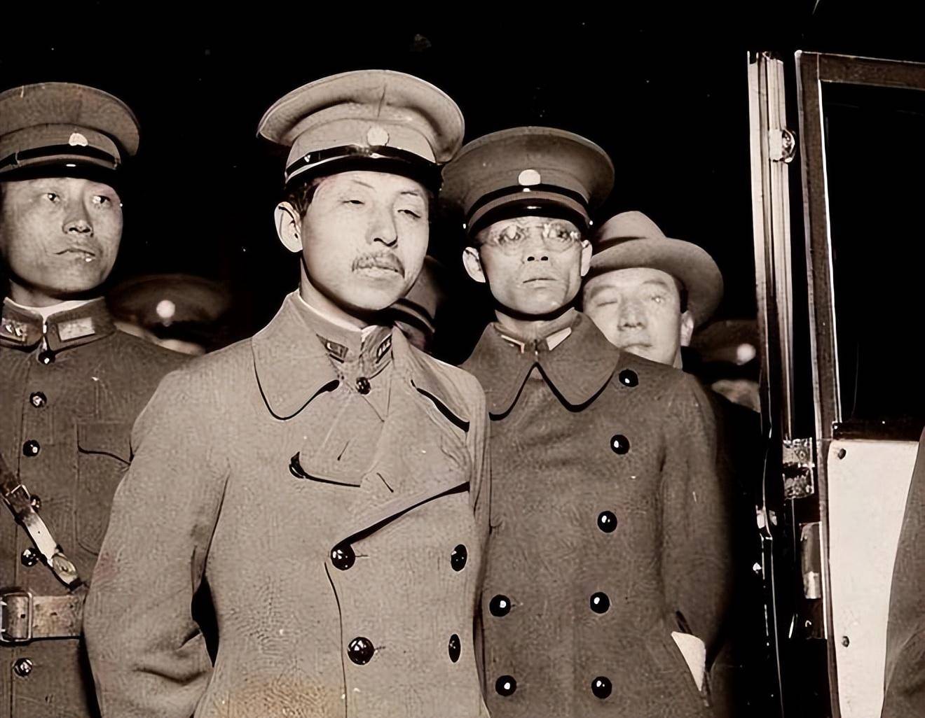 张学良晚年称:我对国家没贡献,吕正操霸气接话,现场无