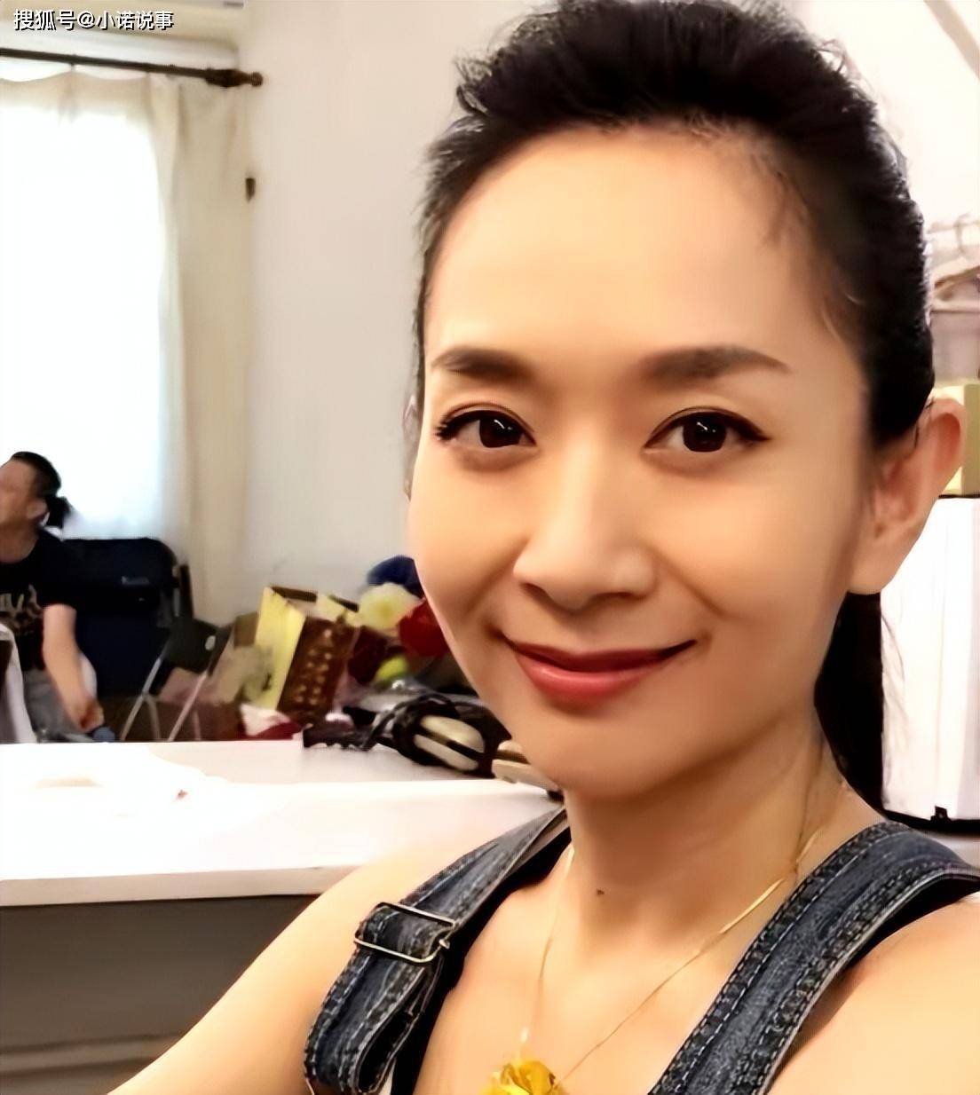 主持人王芳:29岁嫁大15岁教授,31岁独自产检生女,如今她过得怎样了