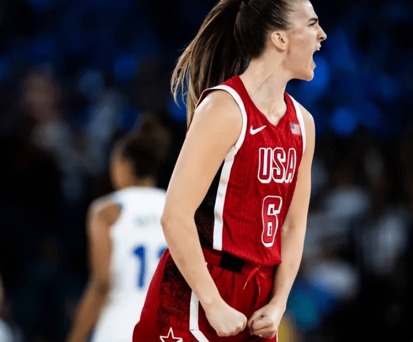 法国队表现抢眼威廉姆斯独揽19分还摘下7个篮板展现全能身手.