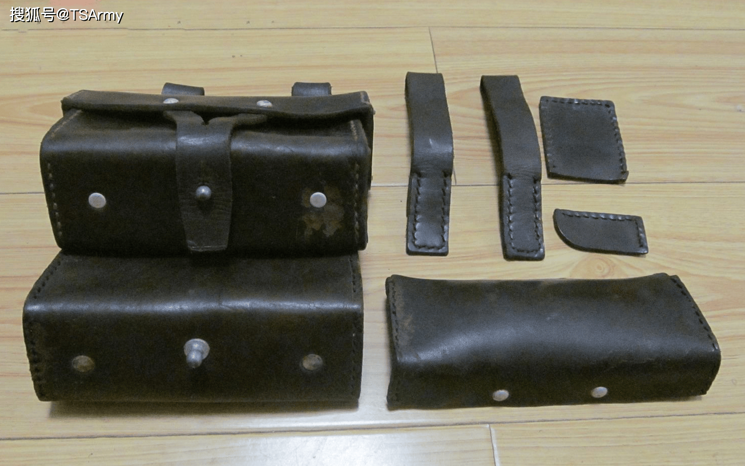 53式子弹皮盒:除了布制子弹袋外,后期还为53式步骑枪设计了一种皮革