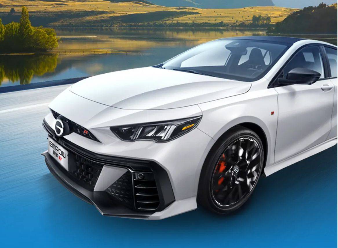 今年5月份影豹改款后,在外观方面做了微调,新增银色车漆及米其林r18轮