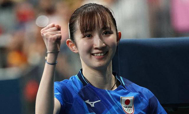原创            日本乒乓球女将早田希娜晒合影赞樊振东网友热议-日本乒乓球运动员早田希娜简介