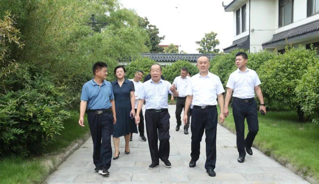 爱心敬老送温情——卫康走进老年公寓开展爱心捐赠活动_王玉平_集团