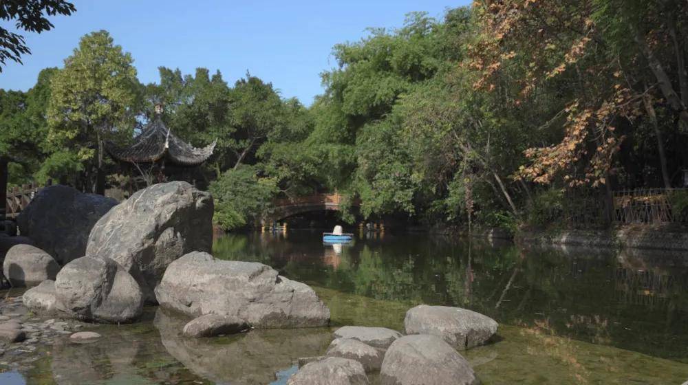 生态:以东约500m即占地约460亩,有着"双流人民公园"之称的棠湖公园